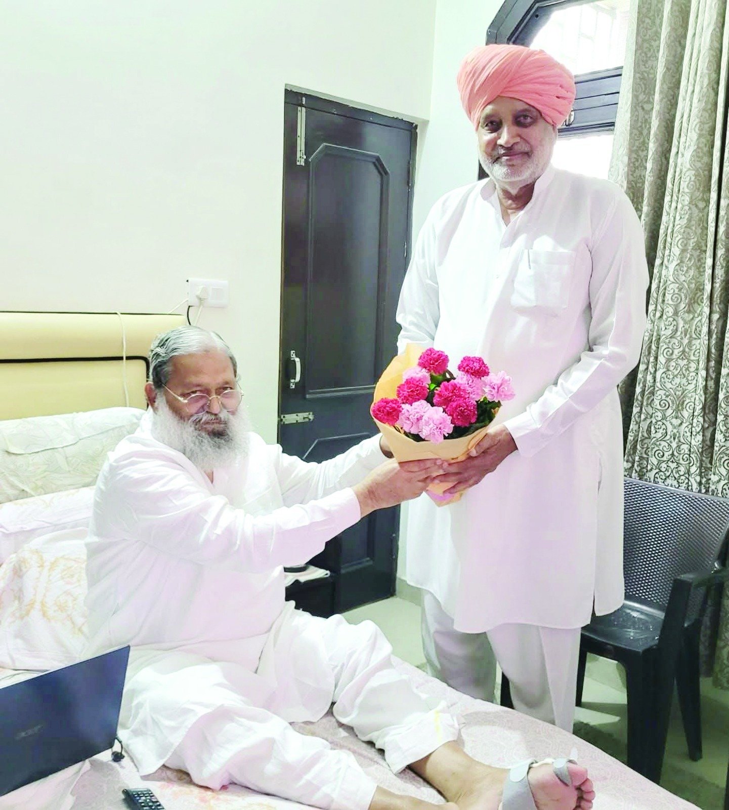 अनिल विज का हाल चाल पूछने पहुंचे कृषि मंत्री राणा व खाद्य मंत्री राजेश नागर