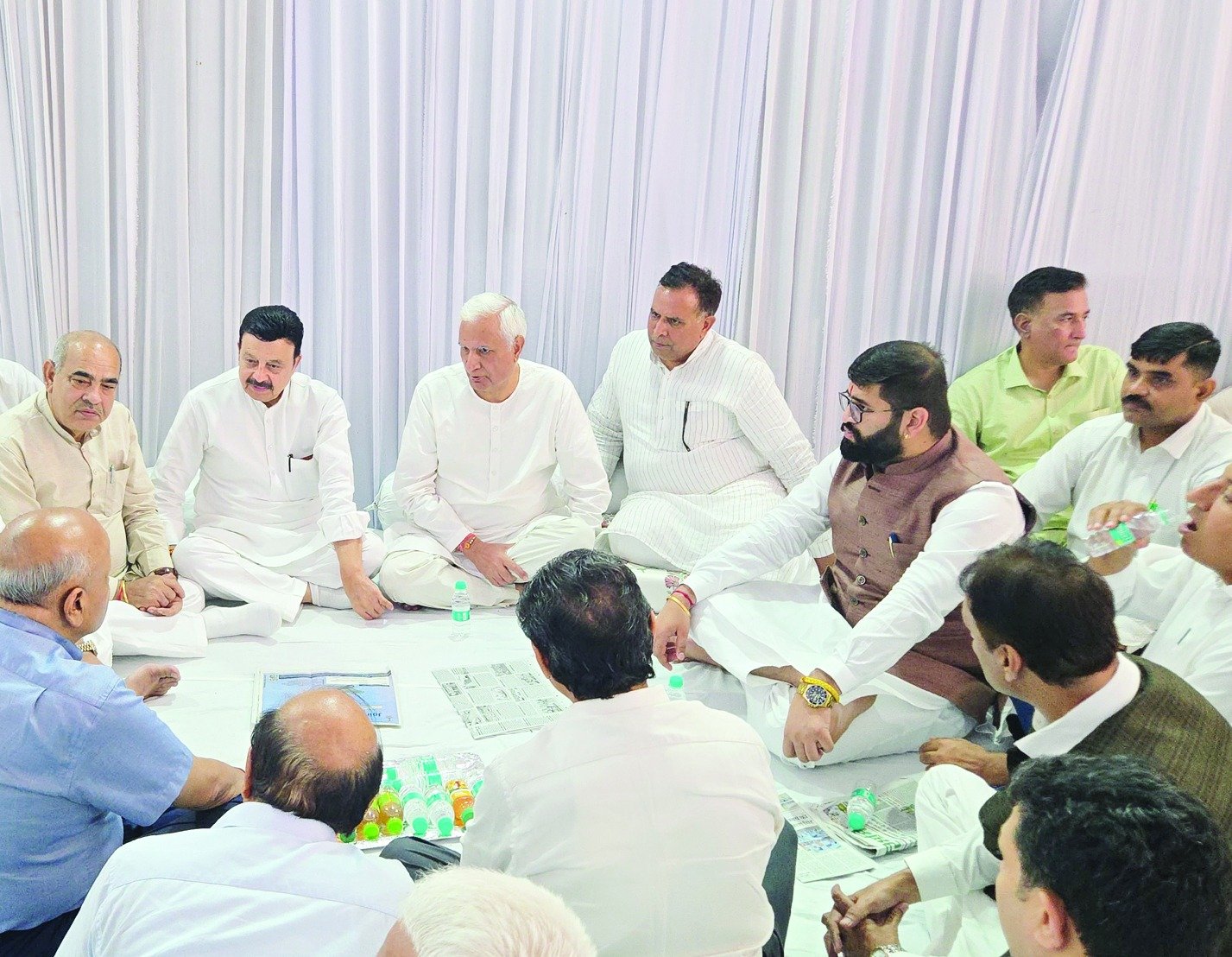 कैप्टन अभिमन्यु की माता को श्रद्धांजलि देने पहुंचे लॉयर वासु रंजन शांडिल्य