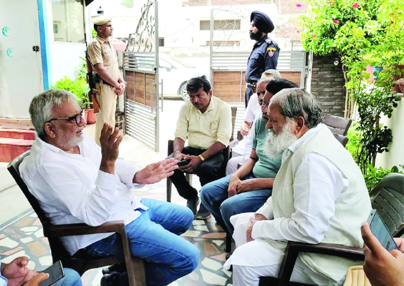 अंबाला की सियासत में भूचाल:निर्मल सिंह अनिल विज से मिलने पहुंचे