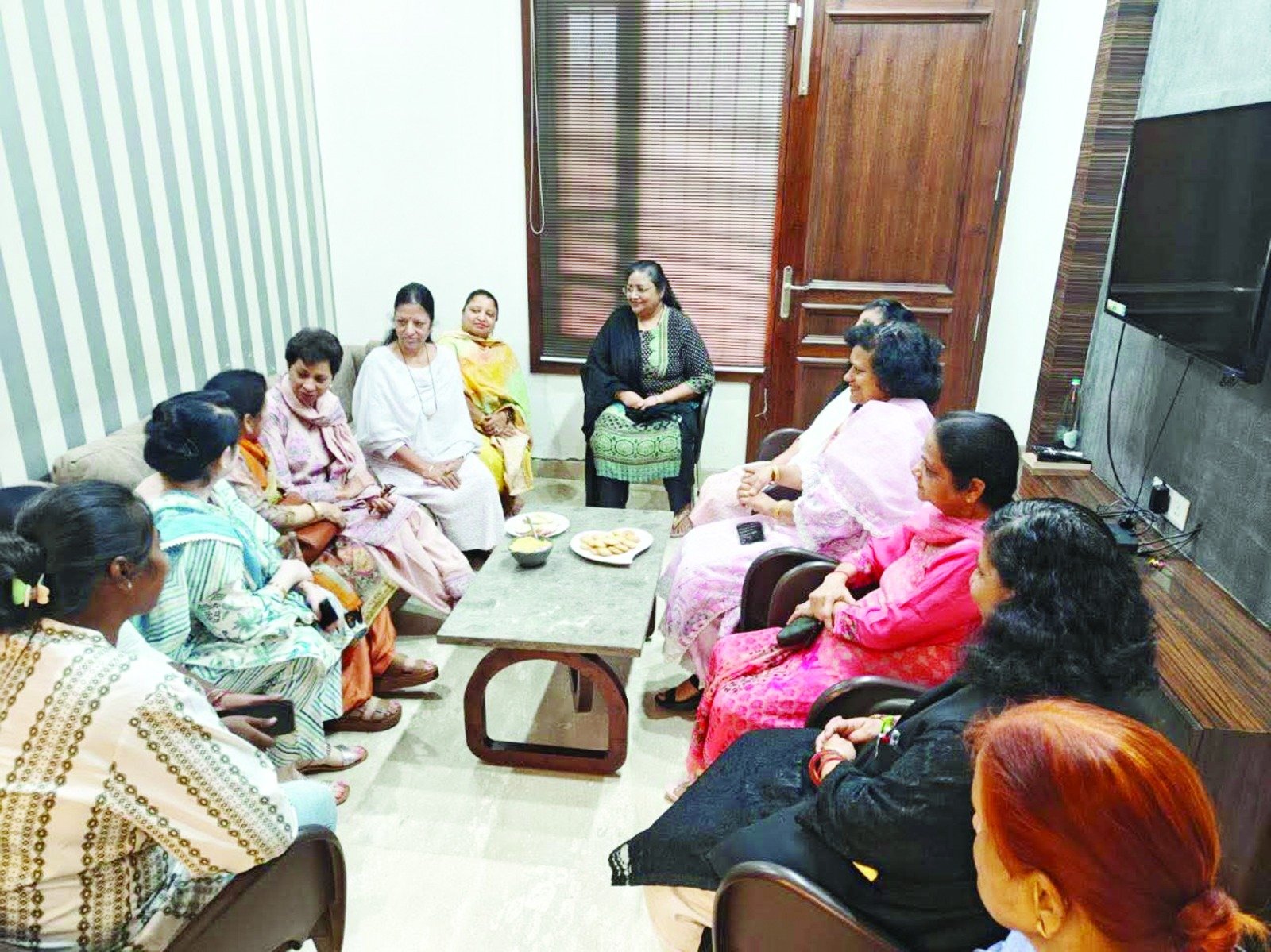 कुमारी सैलजा पवन अग्रवाल डिम्पी के घर पहुंची व परिवार को दी सांत्वना