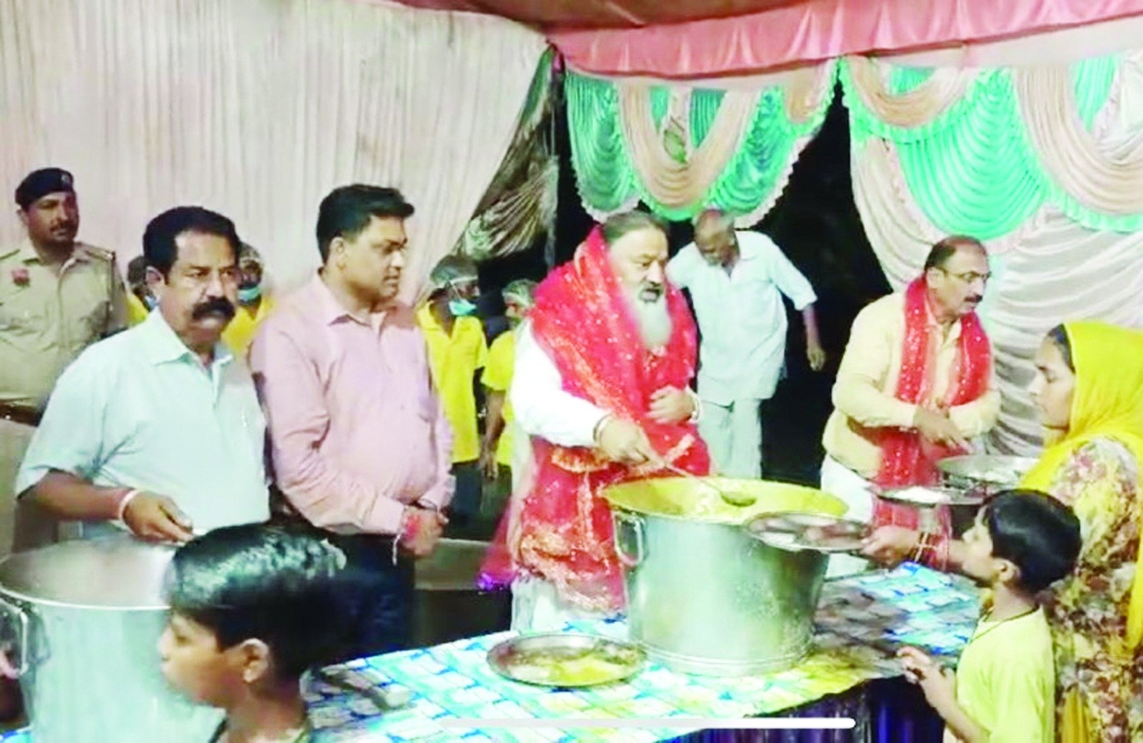 लंगर की सेवा करने वाला गुरूनानक देव की सोच पर चलता है: वीरेश शांडिल्य