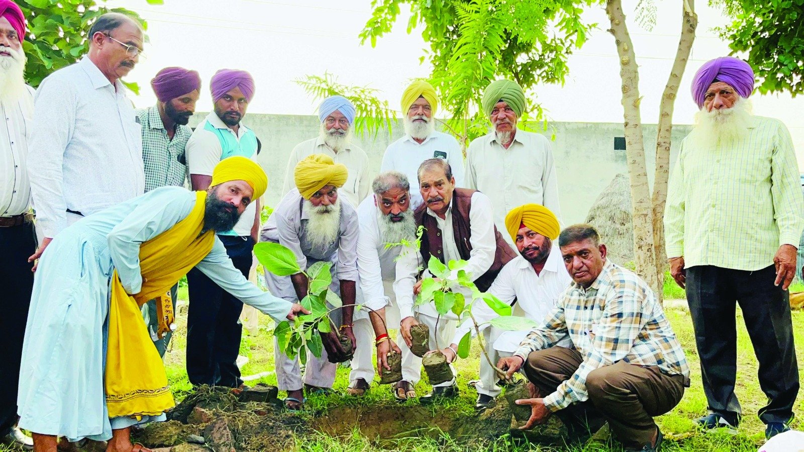 शहीद सिपाही हरमिंदर सिंह के परिजनों को सरकार दो करोड़ व पेट्रोल पंप दे