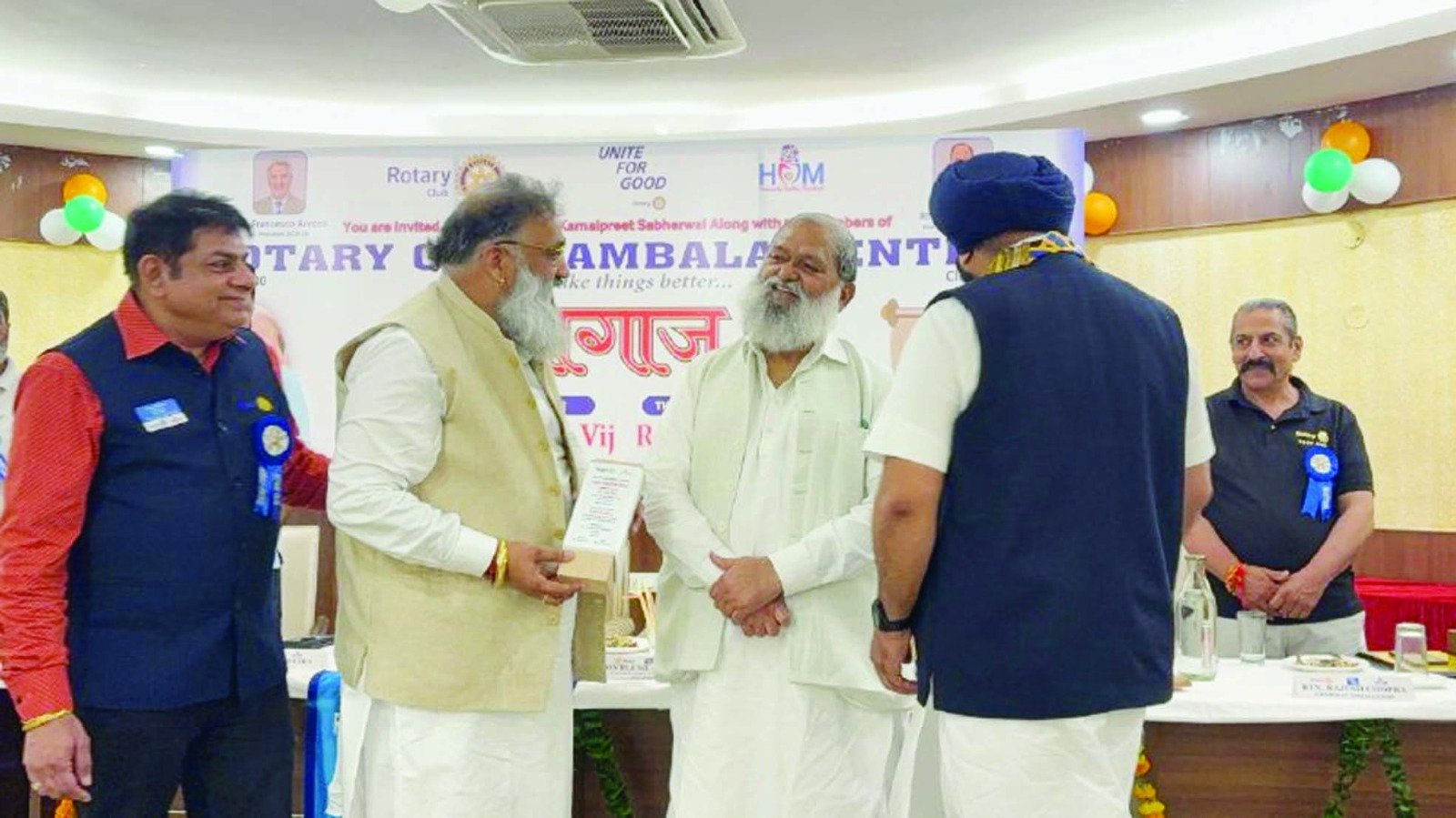 मंत्री अनिल विज ने वीरेश शांडिल्य को उत्कृष्ठ पत्रकारिता सम्मान से नवाजा