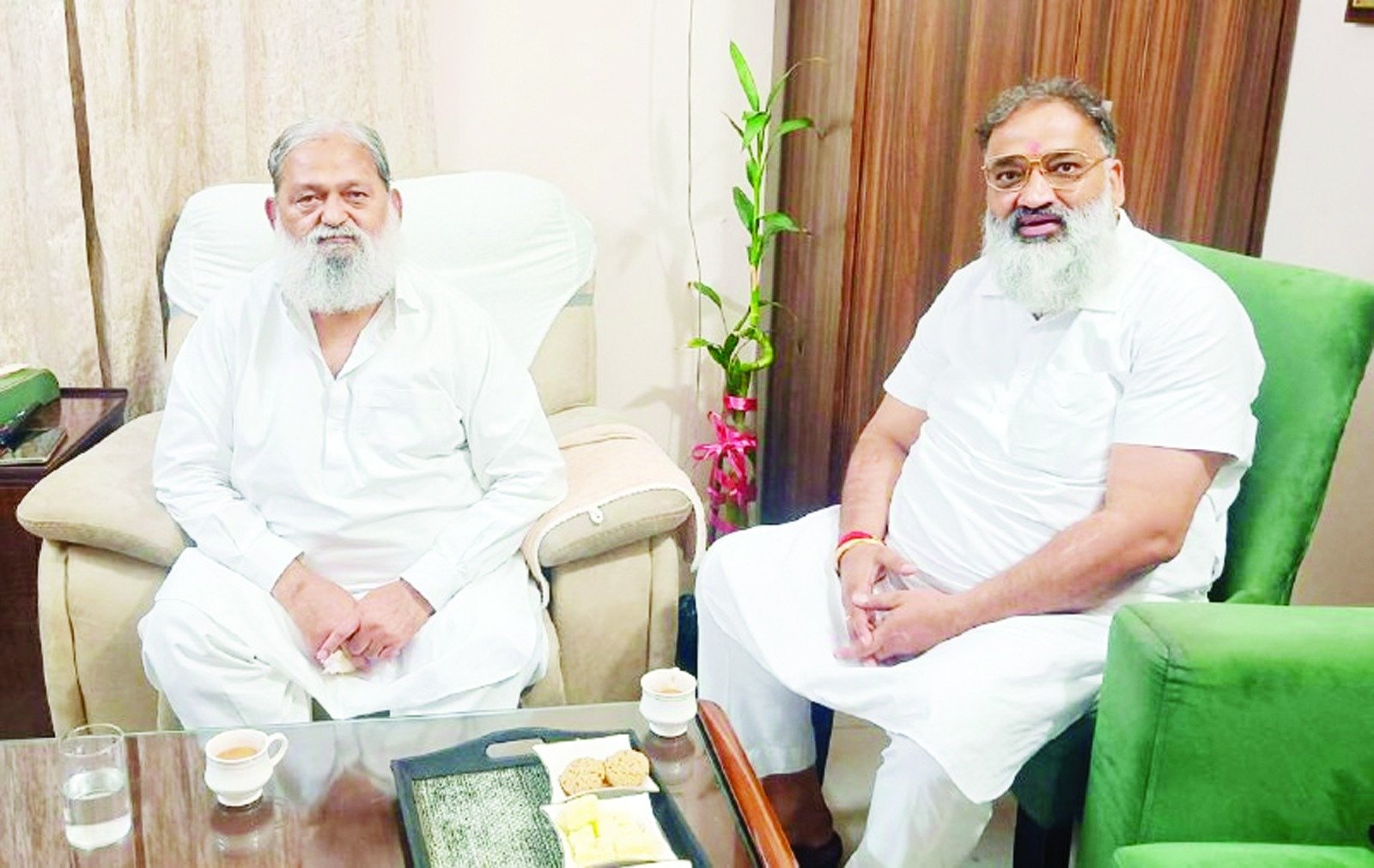 मंत्री अनिल विज से वीरेश शांडिल्य ने की मुलाकात