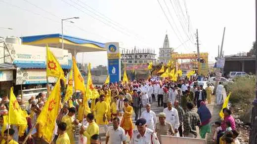 धर्मनगरी में कार्तिक पूर्णिमा पर निकली भव्य ब्रह्मा रथयात्रा